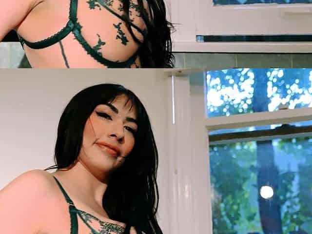 Big ass Latina MILF posing in lingerie