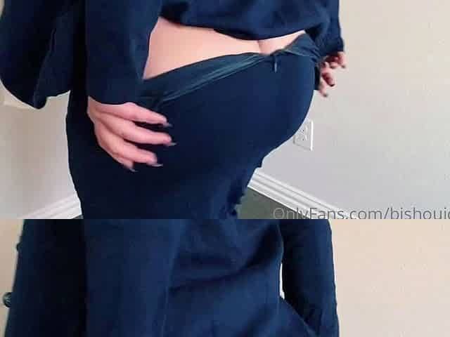 Big boobs milf masturbates with her dildo