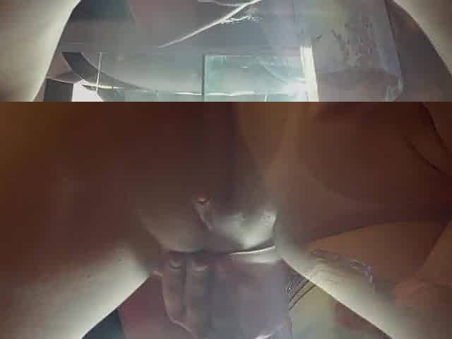 Sexy hotty with a large butt pushing a sex-toy into her cunt and cumming hard.