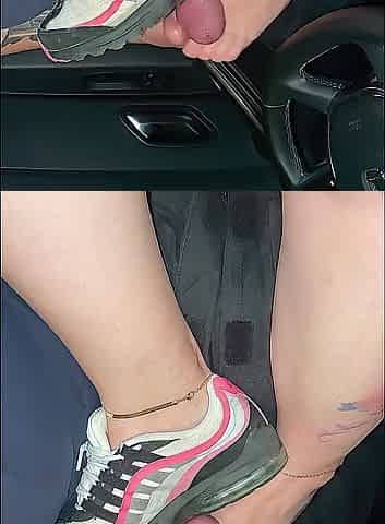 Real amateur footjob in the Car