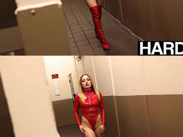 Chick Anna Claire Clouds in Latex Gets Each Gap Filled Hard