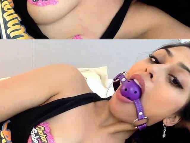 Amateur Webcam Teen Flashes Masturbates