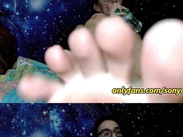 Slender Russian streamer is allowing u to suck her toes