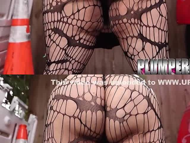 Chris Getz And Raven Minxxx - Raver Fucks Old Man From The Club
