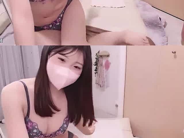 Erotic live chat with cute beautiful girl
