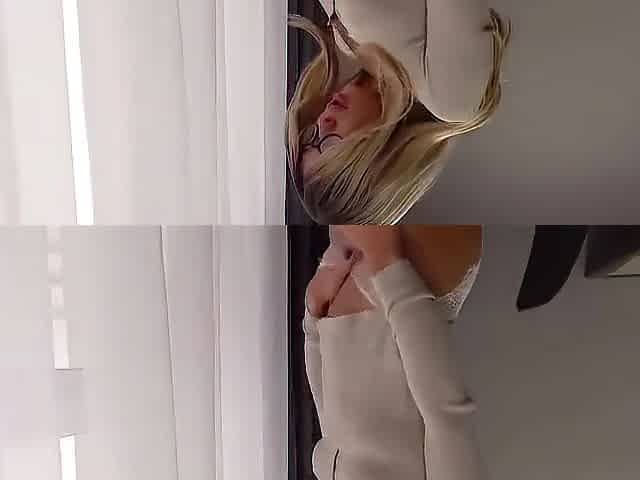 I Saw My Stepsister Masturbating And Pounded On The Table