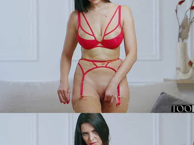 Breasty mother I'd like to fuck Kira Queen sucks large dong as morning wake up oral routine