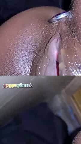 Ass-plug makes my snatch squirts with ease