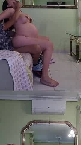 39 weeks pregnant in yoga pants