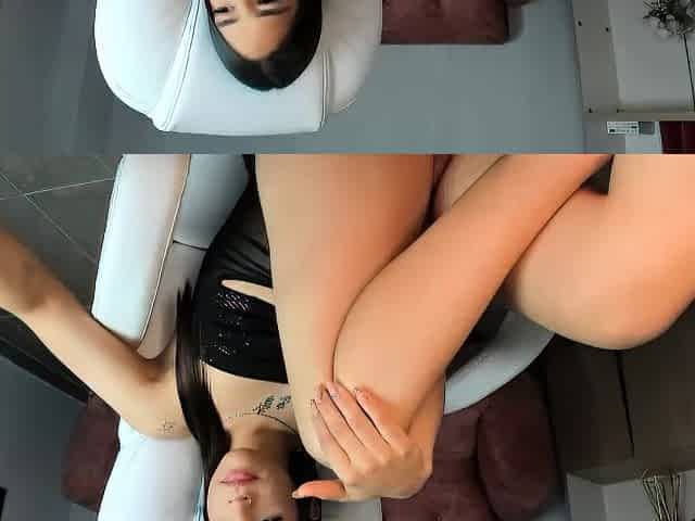 Hot amateur webcam teen masturbates for their fans