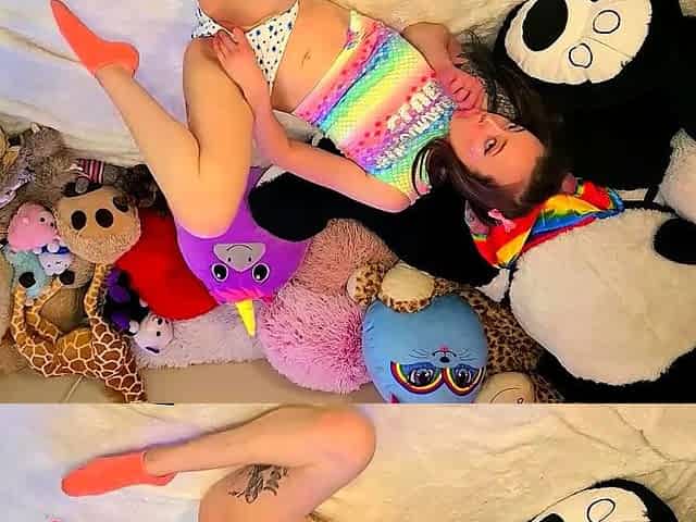 Horny amateur teen toys pussy video