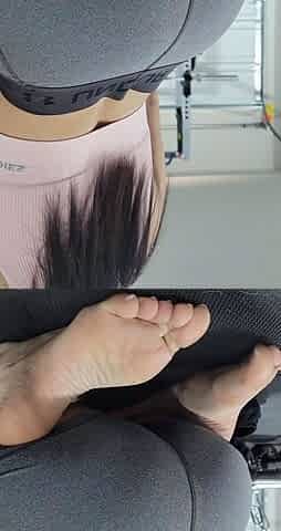 MILF in fishnet enjoys foot fetish