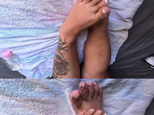 Displaying my feet, soles and toes whilst being in nature's garb