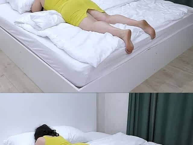 mother I'd like to fuck in taut costume exposes her large butt
