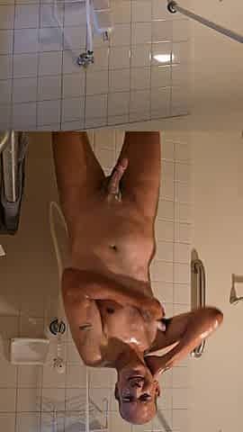 Handsome nude Video of Darin C L. only for single solo young twenties women . note no gays I not that Person Kind in my Life
