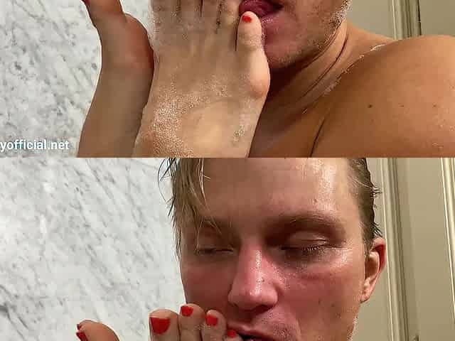 Footfetish bathtub screwing