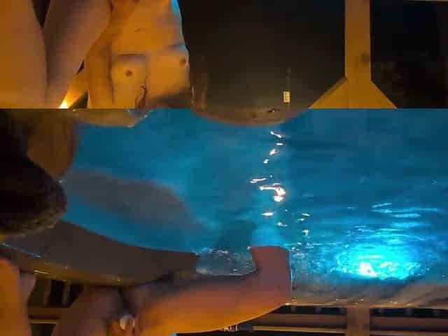 wife screws her toy in the hawt tub in public