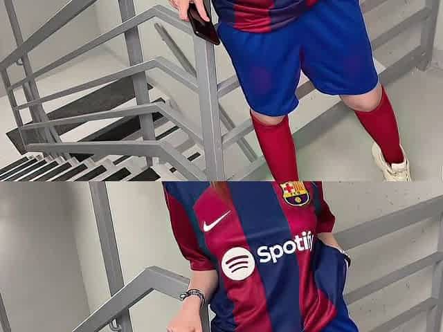 A Barcelona Supporter Drilled By PSG Fan in The Corridors Of The Football Stadium !!!