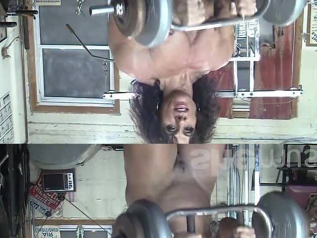 Brawny Stripped Female Bodybuilder Shows Off Absolutely Naked