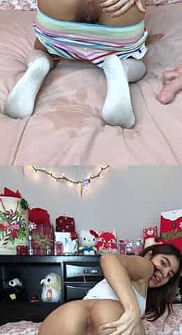 Amateur brunette double toying on webcam