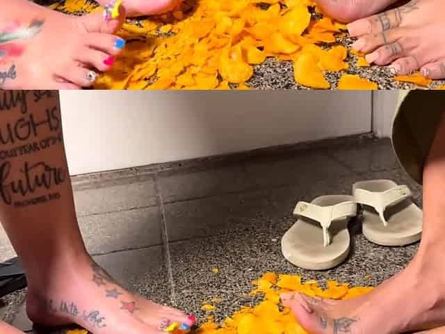 Amateur Foot Fetish Girlfriend Sucks and gives a Footjob