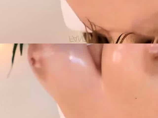 Hottest dark-haired with perfect figure and phat tits wants
