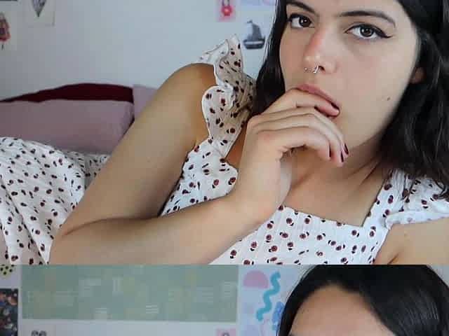 Hot amateur webcam teen masturbates for their fans