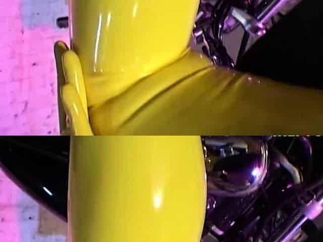 Latex lesbians pleasing their holes