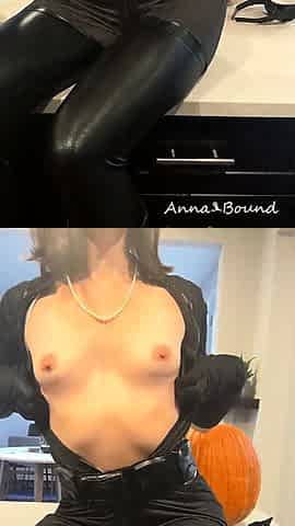 Petite small tit babe with perfect pussy masturbates