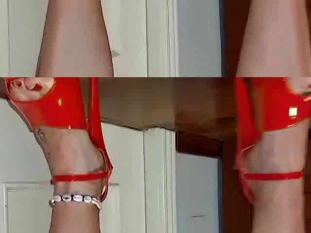 Giantess with huge clitoris and butt