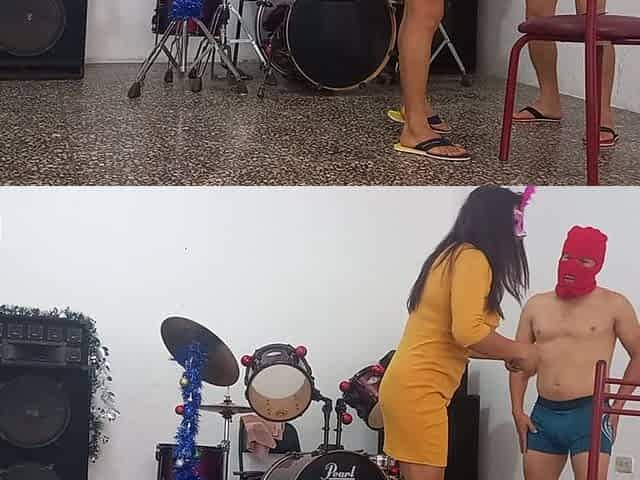 Stepmother Gives Her Stepson a Lesson on Christmas to Have an Intense and Juicy Erection with Saliva