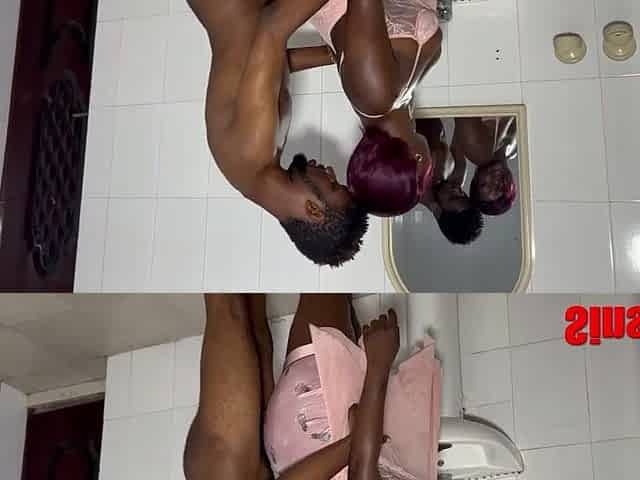 Boss screws maid in the baths.