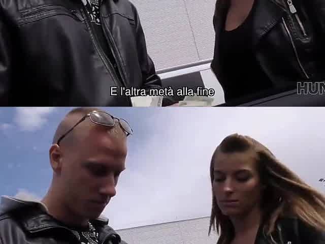 Cuckold Sta Aspettando Allaperto Mentre Uno