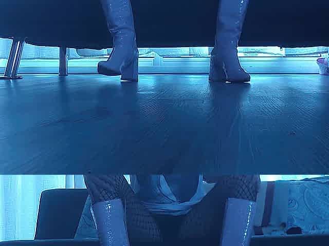 Giganta hawt with pink boots