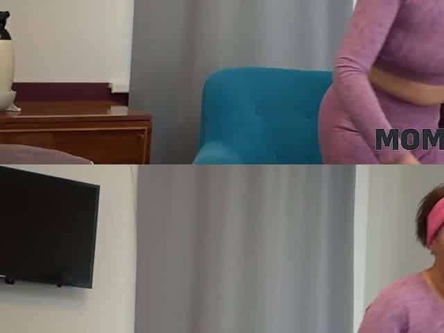 She caught her boyfriend fucking her stepmom on the couch