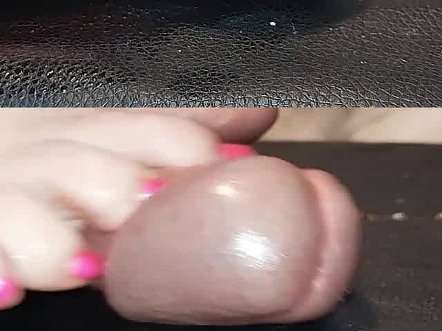 U GOT TO WATCH THE WAY HER HAWT TOES GRAB MY SHLONG HEAD.