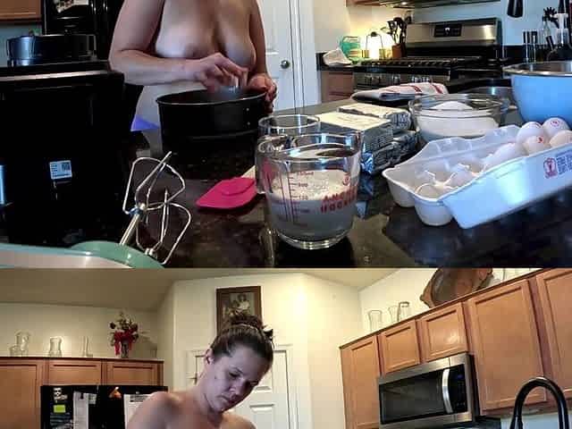 Make Cheesecake With Me Topless