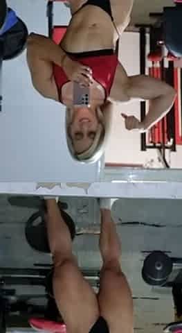 Amateur blonde babe masturbates on cam