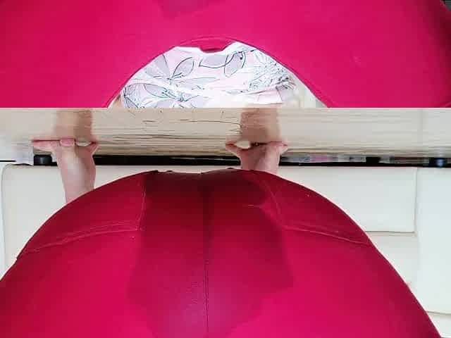 That babe Wetting her Jeans with her large labia lips cunt and large butt