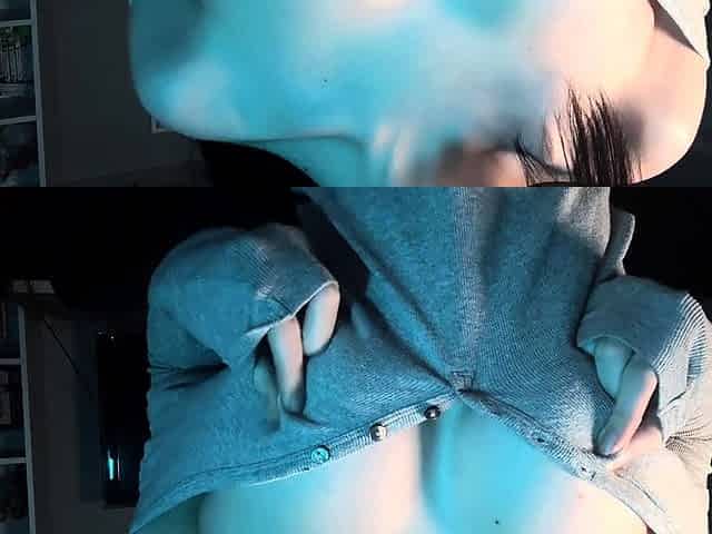Amateur Webcam Teen Flashes Masturbates
