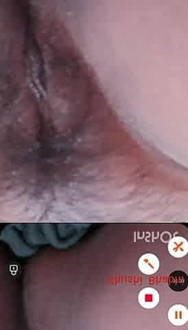 Desi Bhabhi Is Putting Her Finger in Her Pussy and Making It Squirt