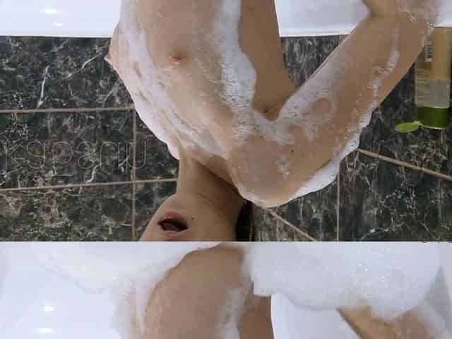 Amateur brunette teen in solo