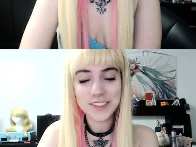Amateur Webcam Cute Teen Plays Solo with Big Dildo