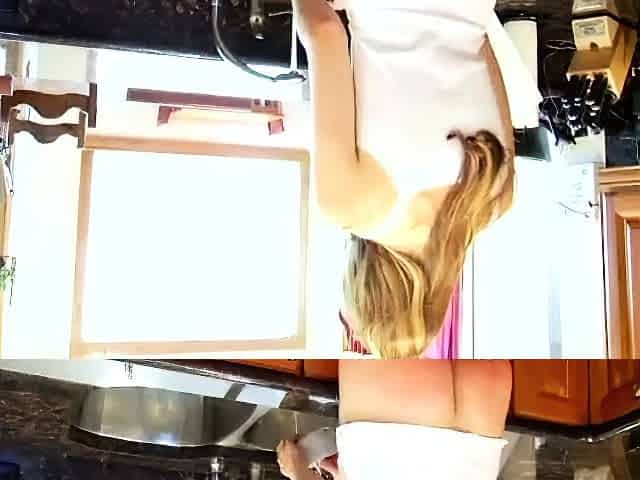 Solo MILF slut giving a hot masturbation sexy show