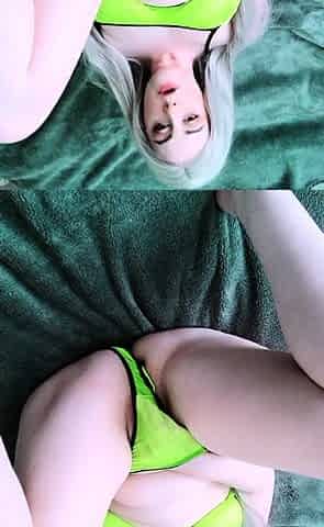 Blonde solo jerking off
