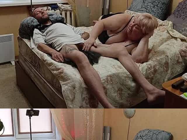 Stepmom Gives A Good Blowjob With Cum In Her Mouth