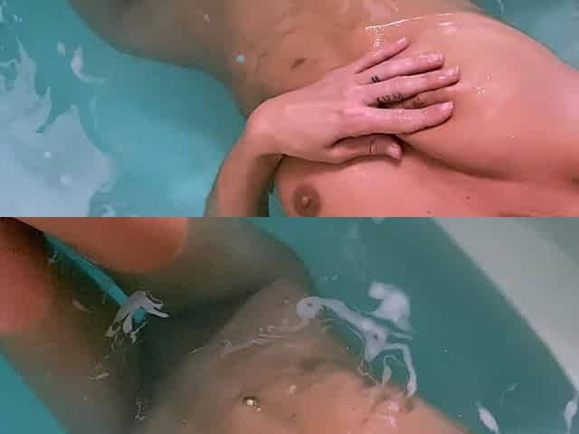 Naked amateur webcam girl fingering her pussy live on camera