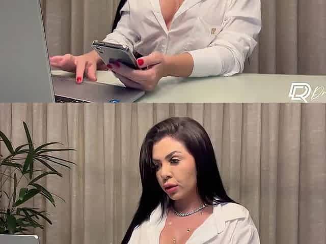 Married boss fucks hot secretary on office desk