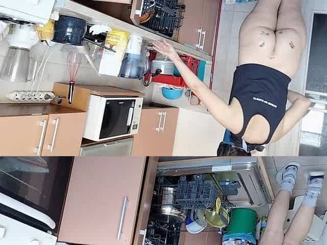 Sexy Naked Stepmom in the Kitchen Amateur Wife Does Housework Naked.