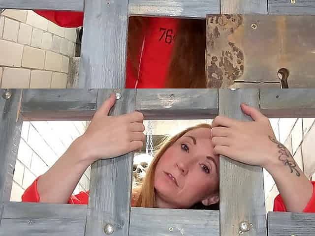 Sucking off the Prison Guard